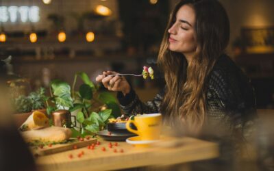 Come prendersi cura del proprio rapporto con il cibo